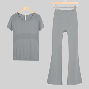 Set sportivo da <span class=keywords><strong>donna</strong></span> con tecnologia personalizzata e traspirante per il Fitness t-shirt pantaloni a zampa di mare in tinta unita per lo Yoga e lo Yoga - Product Image 6