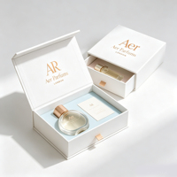 Boîte à parfum de luxe en forme de livre avec des accents brillants et métalliques pour les marques de parfums et de produits de beauté haut de gamme, emballage personnalisé