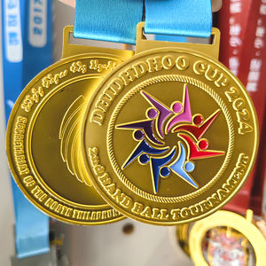 Medaglia Personalizzata in Metallo Dorato Stile Moderno per Diploma Scolastico Ginnastica Pallamano ed Escursionismo - Product Image 5