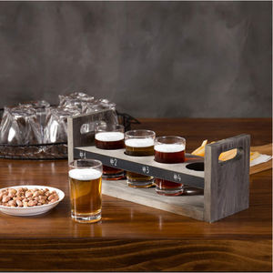 Ensemble d'échantillonnage de dégustation de planche de <span class=keywords><strong>vol</strong></span> de bière avec panneau de tableau noir, 4 verres à bière <span class=keywords><strong>et</strong></span> plateau de transport en bois gris vintage avec poignées - Product Image 2