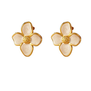 Boucles d'oreilles clous en émail marbré plaqué or 18 carats EH525 - Boucles d'oreilles en acier inoxydable, styles variés, bijoux pour femmes - Product Image 5