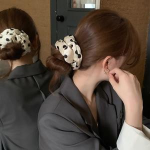 Scrunchie ฟองน้ำสำหรับเด็กผู้หญิง, อุปกรณ์เสริมผมสีดำและสีขาวลายจุดฟองน้ำและคอตตอนสำหรับใส่ลำไส้ใหญ่ - Product Image 3