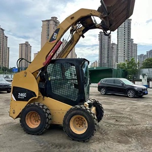 รถตักล้อยาง CAT 246C พร้อมชุดเกียร์ ปั๊ม มอเตอร์ แบริ่ง บุ้งกี๋ อุปกรณ์เสริมสำหรับงานก่อสร้าง มือสอง - Product Image 5
