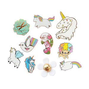 Broches de Metal Esmaltado con Diseño de Dibujos Animados, Plateados, Ecológicos, Personalizados al por Mayor (Base Magnética) y Insignias y Pines de Metal Personalizados - Product Image 1