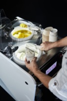 Chariot à glaces mobile électrique à batterie tout-en-un, la machine idéale pour produire des glaces fraîches servies et exposées en magasin