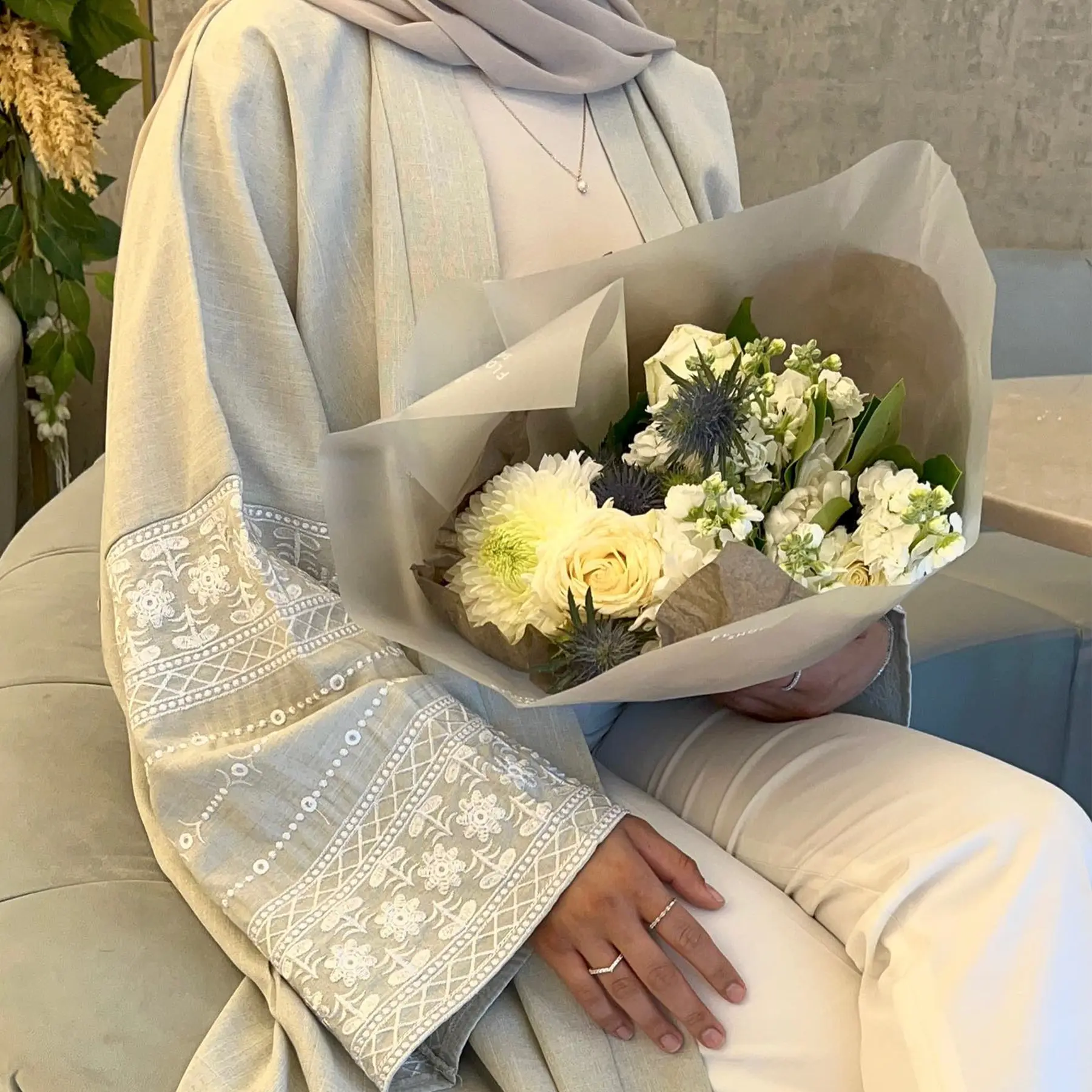 Abiti Cardigan musulmani tradizionali personalizzati in stile Dubai continuo elegante modesto tinta unita ricamati floreali