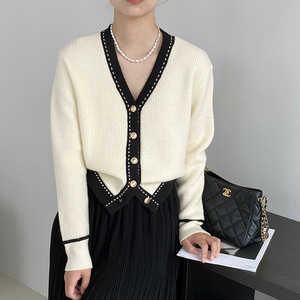 Oem/Odm Custom Kleur Bijpassende Dames High-End Gebreide Vest Trui Knoop V Hals Kleur Blok Jas Voor Winter - Product Image 1