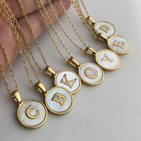 Collar de Acero Inoxidable con Iniciales de Nombre Joyería de Moda Chapada en Oro con Colgante de Letra del Alfabeto en Concha Natural Gargantilla para Mujer
