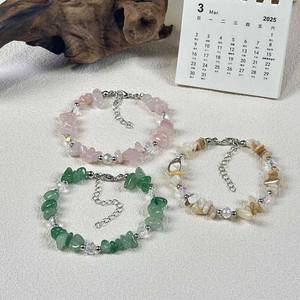 天然の不規則なクリスタルストーンを使用したハンドメイドのファッションチャームブレスレット、豊富なカラーバリエーションから選択可能 - Product Image 2