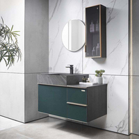 Meuble de salle de bain de luxe vert foncé à fixation murale avec dessus en pierre frittée, 1 porte, 2 tiroirs et vitrine latérale pour la rénovation de maisons et d'hôtels