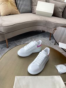 Chaussures à lacets tendance à plateforme, dessus en cuir véritable, design découpé au laser, respirantes, antidérapantes, confortables, style rétro MQ - Product Image 2