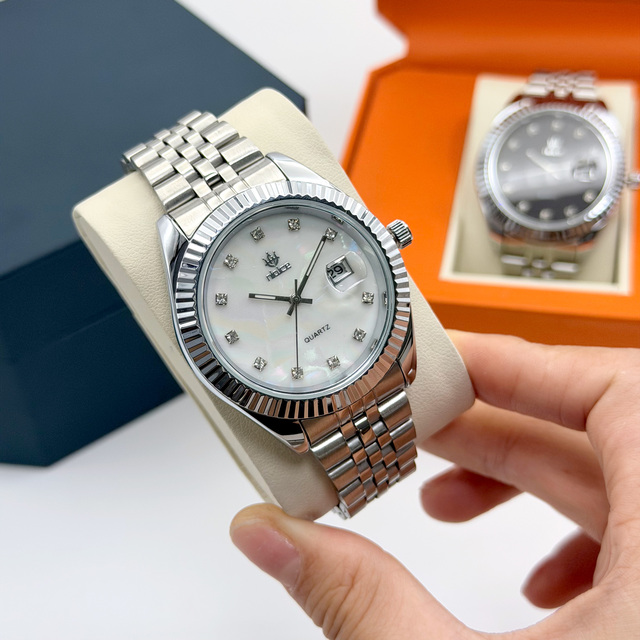 Light Luxury Retro Fashion Simple Mother-of-Pearl Dial Two-Tone Stainless Steel Band Couple Quartz Watches Classic Diamond-Set