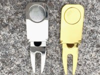 En gros, porte-cigares de golf de luxe personnalisé et outil de réparation de divots combinés, avec fixateur de balle premium et fourche de golf, pour cadeaux d'entreprise et accessoires, directement