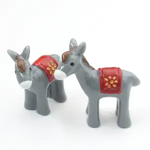 Atacado Personalizado Resina Fair Garden Aquarium Ornamentos Decorações Mini Burro Estátua Dos Desenhos Animados Estatuetas