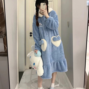 Cinnamoroll abito in pile di corallo 2025 nuovo <span class=keywords><strong>accappatoio</strong></span> in peluche inverno, graziosi indumenti da notte in flanella <span class=keywords><strong>con</strong></span> <span class=keywords><strong>cappuccio</strong></span> - Product Image 3
