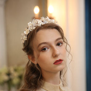 <span class=keywords><strong>En</strong></span> gros De Haute Qualité <span class=keywords><strong>En</strong></span> Argent Faits À La Main Accessoires De Cheveux De Mariage De Mariée Perle Tiara <span class=keywords><strong>Couronne</strong></span> - Product Image 4