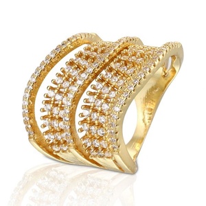 แหวนแต่งงานแฟชั่น แหวนหมั้น ชุบทอง 18k ประดับเพชร CZ สำหรับผู้หญิง - Product Image 1