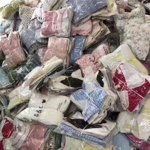 Vêtements d'été en coton pour femmes à prix réduit Vente en gros Lot mixte Fourniture en direct avec <span class=keywords><strong>comptoir</strong></span> d'extrémité de retrait clair Tableau à thème - Product Image 1