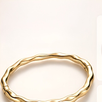 Bracelet à maillons ovales ondulés, chaîne en métal, fermoir mousqueton, bijoux de mode, cadeau
