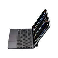 iPad Air 13 M4 için Manyetik Yüzer Standlı ve Çoklu Dokunmatik İzleme Dörtgeni (Trackpad) ile Sihirli Klavye Kılıfı, 7 Renkli Arkadan Aydınlatmalı Bluetooth Kapak
