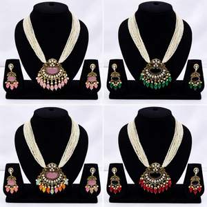 Ensemble collier et boucles d'oreilles en or doré Kundan et perles Moti longues avec pendentif et boucles d'oreilles assorties pour femmes et filles - Product Image 5