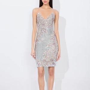 Vestido de Lentejuelas Plateado Sexy sin Mangas para Mujer, Ideal para Fiestas Nocturnas, con Espalda Descubierta y Falda Corta, en Oferta - Product Image 1