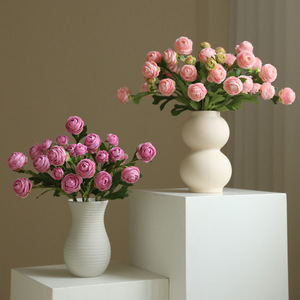 Fleur <span class=keywords><strong>de</strong></span> Renoncule Artificielle Rouge Réaliste Faite à la Main à 3 Têtes pour la Fête des Mères et la Décoration <span class=keywords><strong>de</strong></span> Table <span class=keywords><strong>de</strong></span> Remise <span class=keywords><strong>de</strong></span> Diplôme – Vente en Gros - Product Image 2