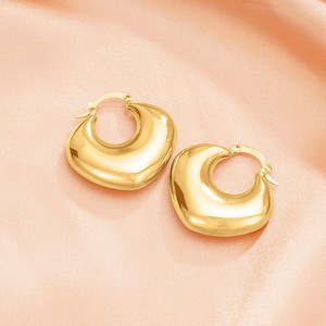 Orecchini a Cerchio Audaci e di Tendenza per Donne, Gioielli di Design alla Moda - Product Image 3
