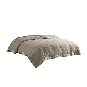 Manta Ligera Alternativa a Plumón con Ribete de Satén, Tamaño Queen, Producto Textil para el Hogar - Product Image 1