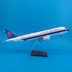 Modelo de Avión de Resina Fundida a Presión <span class=keywords><strong>COMAC</strong></span> C919 de China Southern Airlines de 47 cm con Luz LED, Escala 1/80, Adorno de Aviación con Base de Exhibición - Product Image 4