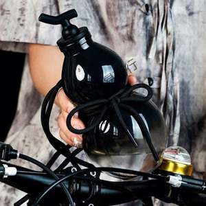 Bouteille d'eau sport en plastique écologique en forme de gourde grande capacité – Tendance créative et mode pour le transport en groupe - Product Image 2