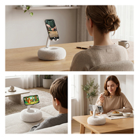 Ajustable à 360° °   Support de téléphone flexible en forme de coussin avec design en peluche, adapté pour une utilisation sur un lit ou une table.