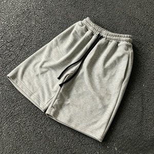 Shorts en coton tricoté de couleur unie pour hommes, décontractés, avec cordon de serrage à la taille, gris - Product Image 1