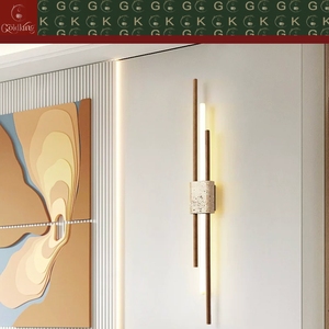 Lámpara de Pared LED Lineal GOLDKING para Dormitorio o Escalera, con Base de Travertino Beige y Barra de Latón, Fabricación Directa de Fábrica OEM ODM - Product Image 5