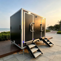 Remorque WC portable noire avec panneau mural effet bois, châssis galvanisé, douche et deux portes de placard, pour camping-car et parc de camping-cars