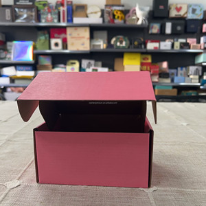 บรรจุภัณฑ์กระดาษลูกฟูกสีชมพูรีไซเคิลแบบกำห<span class=keywords><strong>น</strong></span>ดเอง พิมพ์สี่สีเคลือบยูวี ตัดแบบไดคัท สำหรับของขวัญและงา<span class=keywords><strong>น</strong></span>ฝีมือ - Product Image 6