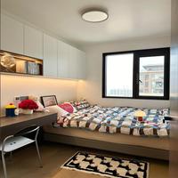 Lit de rangement Tatami intégré sur mesure avec placard dissimulé et coussin moelleux – Unité de mobilier moderne pour studio, balcon et détente