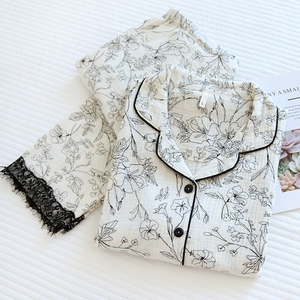 Set <span class=keywords><strong>Pigiama</strong></span> <span class=keywords><strong>Premaman</strong></span> e Allattamento in Doppia Garza Floreale con Top a Bottoni e Colletto, Pantaloni Lunghi con Polsini in Pizzo - Product Image 2