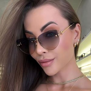 Lunettes de soleil pour femme, logo personnalisé, mode 2025, luxe, alliage, UV400, sans monture, œil de chat - Product Image 3