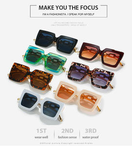 <span class=keywords><strong>Gafas</strong></span> <span class=keywords><strong>de</strong></span> <span class=keywords><strong>sol</strong></span> cuadradas rectangulares para hombre <span class=keywords><strong>y</strong></span> mujer, anteojos con marco <span class=keywords><strong>de</strong></span> metal, moda coreana - Product Image 2