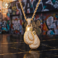 Collier pendentif gant de boxe entièrement serti de zircone cubique, chaîne torsadée, bijoux hip-hop, cadeau personnalisé pour homme, vente en gros
