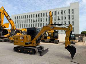 รถขุดตีนตะขาบขนาดเล็ก CAT 305.5E2 มือสองจากญี่ปุ่นแท้ น้ำหนัก 5 ตัน พร้อมห้องโดยสารแบบปิดและใบมีดดันดิน - Product Image 6