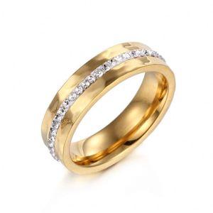 Bague de mariage en acier inoxydable plaqué or 18 carats par placage sous vide, avec zircon de haute qualité - Product Image 3