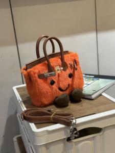 Jllycat Fluffy Shoulder Bag, a Popular Autumn/winter Style Plush smiley Face <strong>Handbag</strong> for Women, a Versatile Crossbody Bag. - Product Image 2