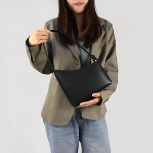 Bolsos de diseñador en forma única para mujer, bandoleras negras a la moda, con marco de pu suave, simples y grandes, 2021 - Product Image 2