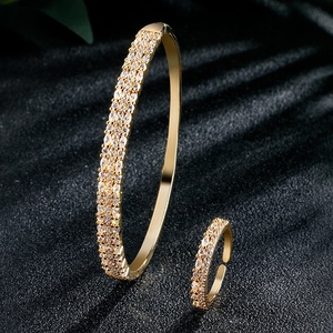 طقم مجوهرات فاخر للزفاف من RAKOL SP3151، سوار وخاتم ذهبي مرصع بالزركون بالكامل - Product Image 1