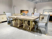 Table à manger de luxe A8812 en acier inoxydable doré avec 8 chaises modernes de style Louis XV pour appartement, maison ou hôtel