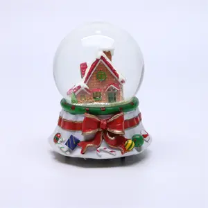 Custom Kerst Sneeuwbal Met Cartoon Huis Water Ballen Promotionele Glas Sneeuwbol