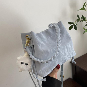 Bolso tote casual transfronterizo para mujer, nuevo, <span class=keywords><strong>de</strong></span> gran capacidad, <span class=keywords><strong>de</strong></span> terciopelo, bandolera minimalista, bolso <span class=keywords><strong>de</strong></span> <span class=keywords><strong>mano</strong></span> para compras, individual - Product Image 4