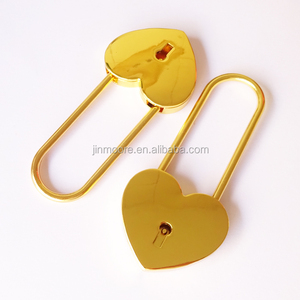 Khóa Móc Khóa Hình Trái Tim Tình Yêu Màu Vàng Bóng Chất Lượng Cao Với Chìa Khóa - Product Image 6